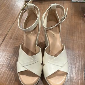 Alex Marie cross buckle Sandler 4 in heel. NWT